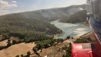 Bursa'nın Nilüfer ilçesinde Ormanlık alanda başlayan orman yangını, ekiplerin havadan
