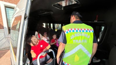 Bursa'nın Orhangazi ilçesinde, ilçe jandarma komutanlığına bağlı trafik ekipleri tarafından