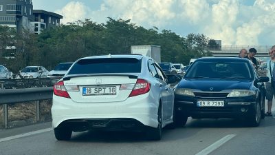 Bursa'da çevre yolu üzerinde meydana gelen trafik kazasında, başka bir