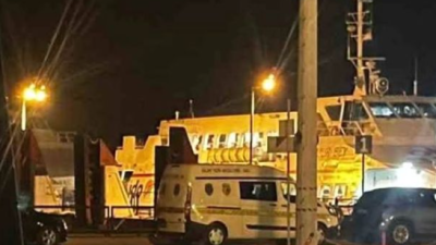 Bursa'nın Mudanya ilçesinde iskeleye yanaşan İstanbul Deniz Otobüsüne (İDO) ait