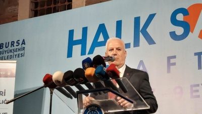 Bursa Büyükşehir Belediyesi tarafından "Bursa Sağlığına Yürüyor" sloganıyla yürüyüş düzenlendi.