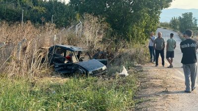 Bursa'nın İznik ilçesinde otomobil ile kamyonetin çarpıştığı kazada araçlardan biri
