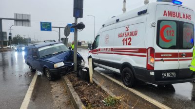 Bursa'da, Orhangazi - İznik yolu üzerinde meydana gelen trafik kazasında