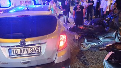 Bursa'nın Orhangazi ilçesinde Yeniköy kavşağında meydana gelen trafik kazasında, kırmızı