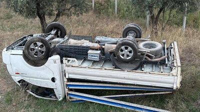 Bursa'nın Orhangazi ilçesinde sürücünün direksiyon hakimiyetini kaybettiği kamyonet kontrolden çıkarak
