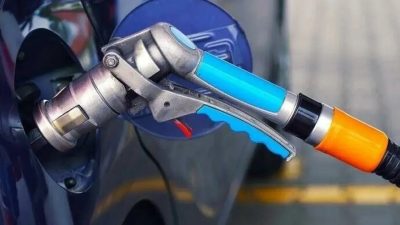 Brent petrol fiyatlarındaki dalgalanmalar ve döviz kuru değişiklikleri, akaryakıt piyasasında
