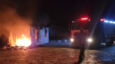 Bursa'nın Orhangazi ilçesinde bulunan kale içindeki bir konteyner,  kimliği belirsiz