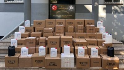 Bursa'nın Osmangazi ilçesinde düzenlenen kaçakçılık operasyonunda 1140 litre etil alkol