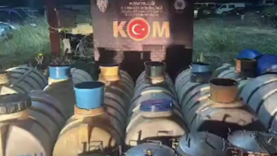 Bursa'nın Mudanya ilçesinde sahte alkol üretimi yapılan bir depoya düzenlenen