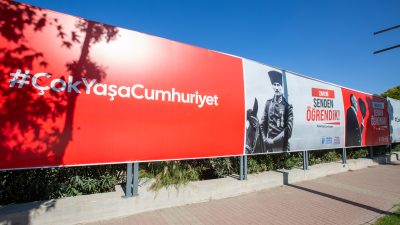 Bursa Büyükşehir Belediyesi, kentin dört bir tarafını ‘Senden Öğrendik’ temalı