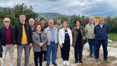 Cumhuriyet Halk Partisi Orhangazi ilçe başkanı Berna İl, parti yöneticileri