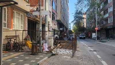 Bursa'nın Orhangazi ilçesinde,  en işlek caddelerden biri olan Yalova caddesi