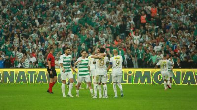 Süper Lig'de 2009-2010 sezonunun şampiyonu olan Bursaspor, TFF 3. Lig