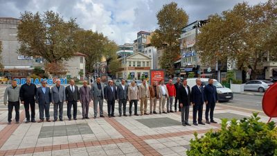 Bursa'nın Orhangazi ilçesinde 19 Ekim Muhtarlar günü nedeniyle Cumhuriyet alanında