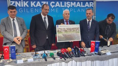 İznik kazıları bilgilendirme toplantısında konuşan Bursa Büyükşehir Belediye Başkanı Mustafa