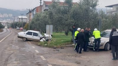 Bursa'nın Orhangazi ilçesinde meydana gelen trafik kazasında, navigasyonun yanlış yoldan