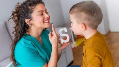 Gelişimsel Kekemelik, okul öncesi dönemde 2-4 yaş arasında ortaya çıkan