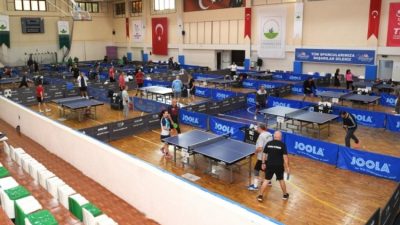 Osmangazi Belediyesi'nin destekleriyle Bursa Veteran Masa Tenisçileri Spor Kulübü tarafından