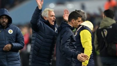 AZ Alkmaar mağlubiyetine oldukça sinirlenen Fenerbahçe Teknik Direktörü Jose Mourinho'nun