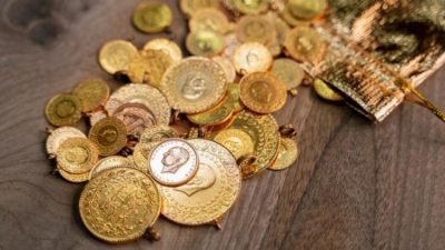 Altın 2024 yılını inişler ve çıkışlar eşliğinde kapatmaya hazırlanıyor. Güvenli