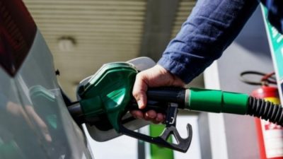 Sektör kaynaklarından edinilen bilgiye göre gece yarısından itibaren benzinin litre