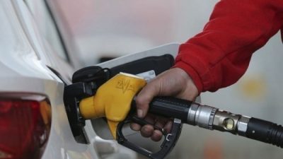 Bir indirim bir zam derken sürekli olarak tabela fiyatları değişirken