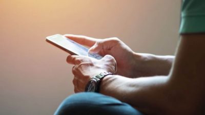 Yapılan araştırmalara göre, Avrupa'da mobil cihaz ekranlarında 4.07 saat ortalamasıyla