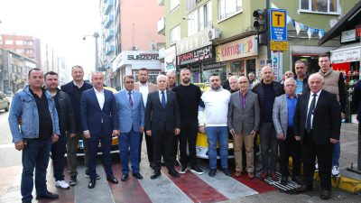  Bursa Büyükşehir Belediye Başkanı Mustafa Bozbey, Uluyol’daki taksici esnafıyla