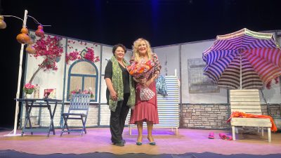 Türk tiyatrosunun önde gelen isimlerinden Sumru Yavrucuk’un tek kişilik komedi