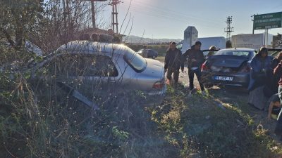 Bursa'nın Orhangazi ilçesinde meydana gelen trafik kazasında iki otomobil kafa