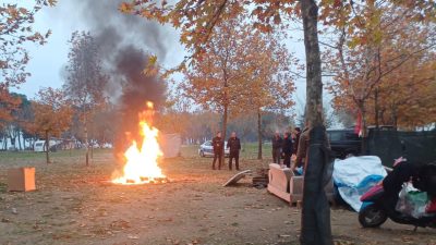 Bursa'nın Orhangazi ilçesi İznik gölü kenarı Çamlık alanda bulunan çadırların