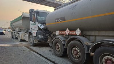 Bursa'nın Orhangazi ilçesinde meydana gelen kazada, hafriyat kamyonu önündeki asfalt