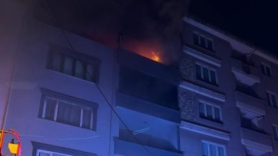 Bursa’nın Orhangazi ilçesinde dün gece saatlerinde 6 katlı bir apartmanın