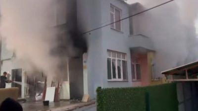 Bursa'nın İznik ilçesinde bulunan iki katlı bir evde çıkan yangın,