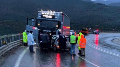 Bursa'da, İznik - Yenişehir yolu üzerinde meydana gelen kazada, karşı