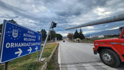Bursa'nın Orhangazi ilçesinde meydana gelen olayda, ana yol üzerindeki kavşaktan