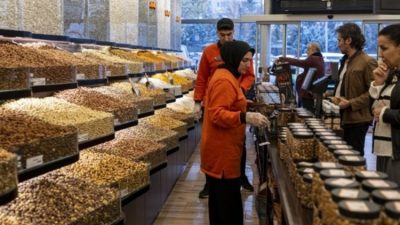 Yaklaşan yılbaşı nedeniyle pek çok sektörde hareketlilik yaşanırken, özellikle kuruyemiş