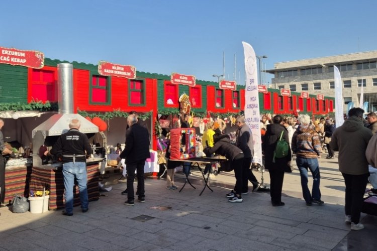 Nilüfer Belediyesi tarafından düzenlenen Yeni Yıl Festivali'nde standlar yerlerini aldı.