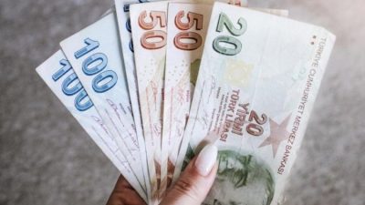 Aile ve Sosyal Hizmetler Bakanı Mahinur Özdemir Göktaş, evlerinde bakılan