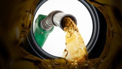 Motorinin litresine bu gece yarısından itibaren 58 kuruş zam bekleniyor.