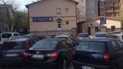 Bursa'nın Orhangazi ilçesinde, günden güne artan otopark sorunu ve bazı