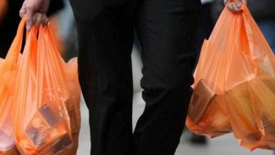Plastik alışveriş poşetine zam geldi, yeni fiyat Resmi Gazete'de yayımlandı.