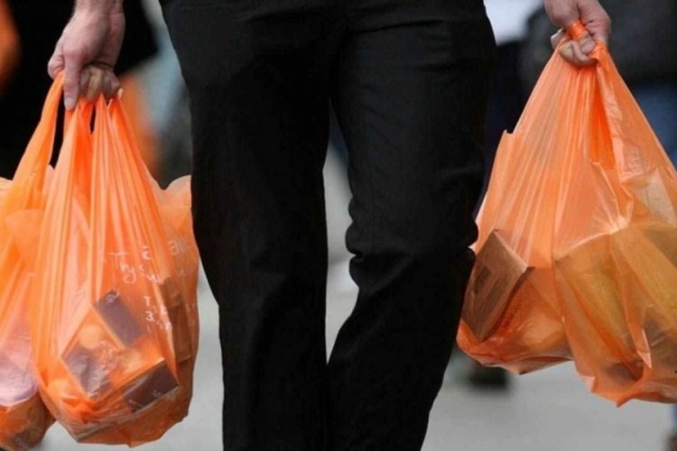 Plastik alışveriş poşetine zam geldi, yeni fiyat Resmi Gazete'de yayımlandı.