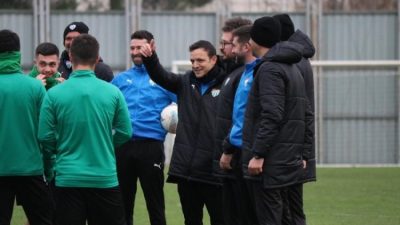 Bursaspor, Antalya kampı öncesi evinde son antrenmanını basına açık bir