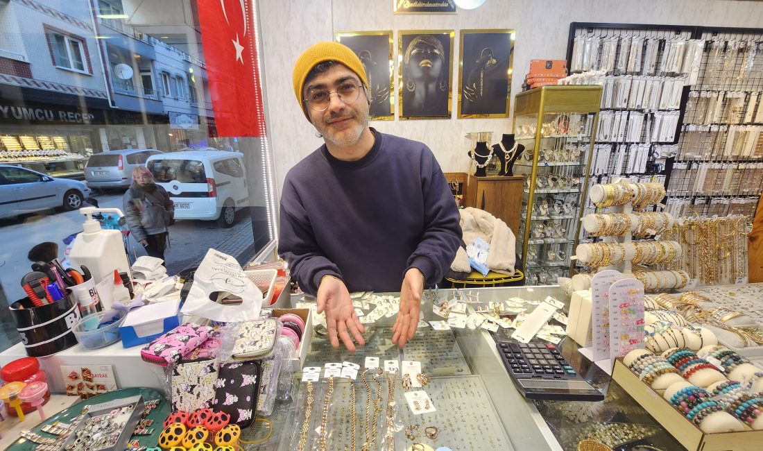 Bursa'nın Orhangazi ilçesinde yaşanan ilginç olayda, bir takı dükkanından 6