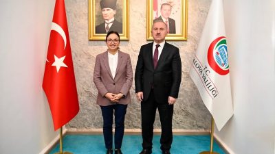 Orhangazi Kaymakamı Zafer Karamehmetoğlu, Yalova Valisi Hülya Kaya’yı makamında ziyaret