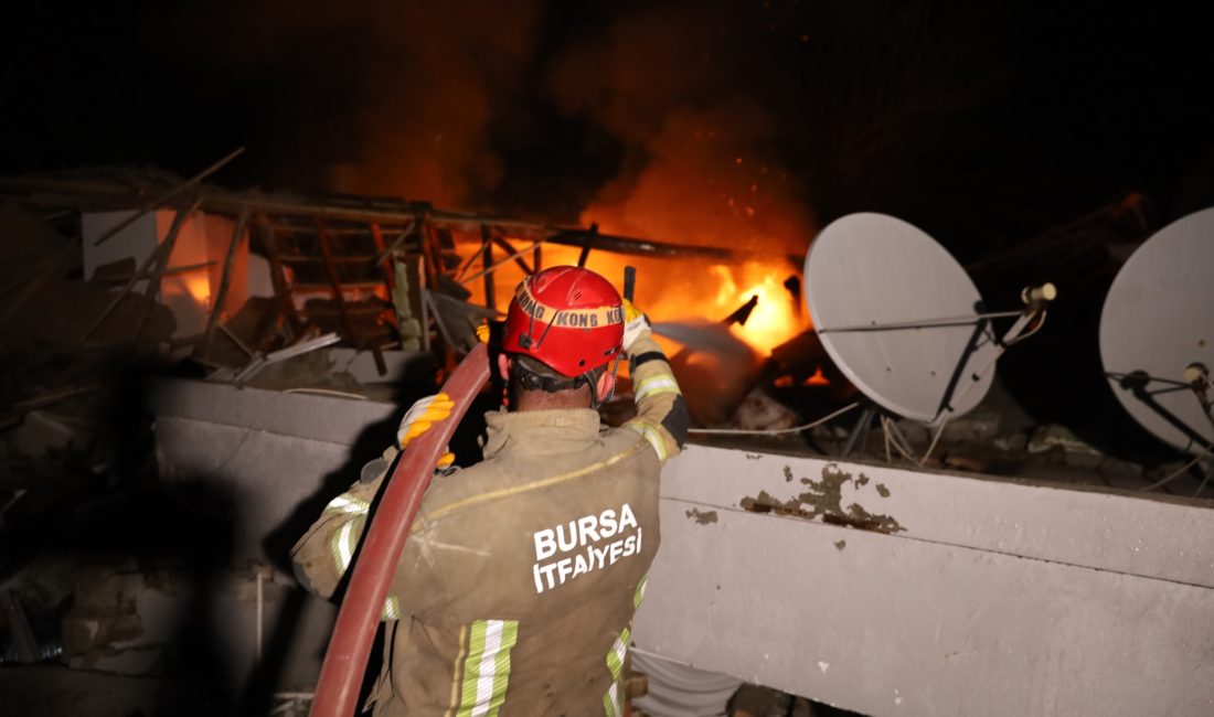 Bursa Büyükşehir Belediyesi’nin ekip ve ekipmanlarla sürekli destekleyerek güçlendirdiği itfaiye