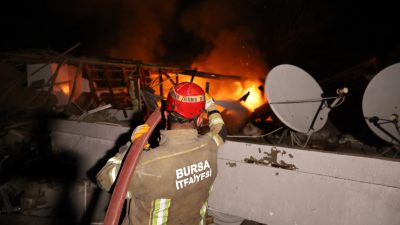 Bursa Büyükşehir Belediyesi’nin ekip ve ekipmanlarla sürekli destekleyerek güçlendirdiği itfaiye