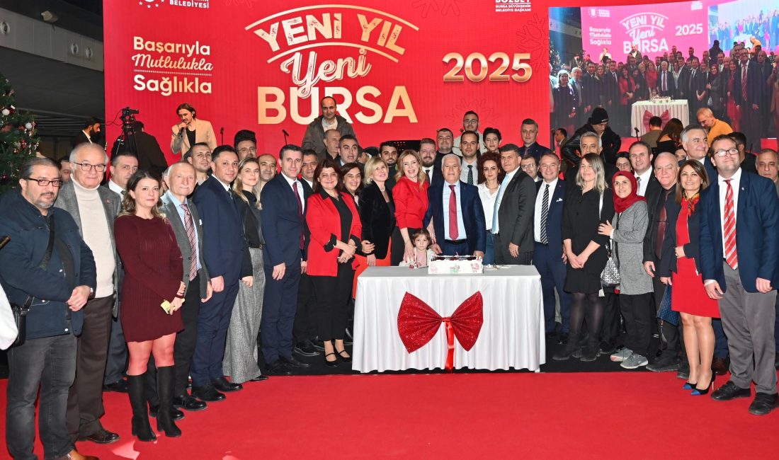  Bursa Büyükşehir Belediye Başkanı Mustafa Bozbey, Büyükşehir Belediyesi çalışanlarıyla yeni