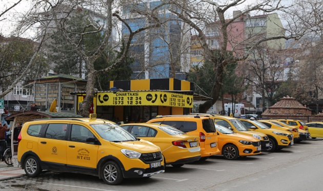 Orhangazi'de ticari Taksiciler, yılbaşı gecesi için vatandaşlara çağrıda bulundular. Taksiciler